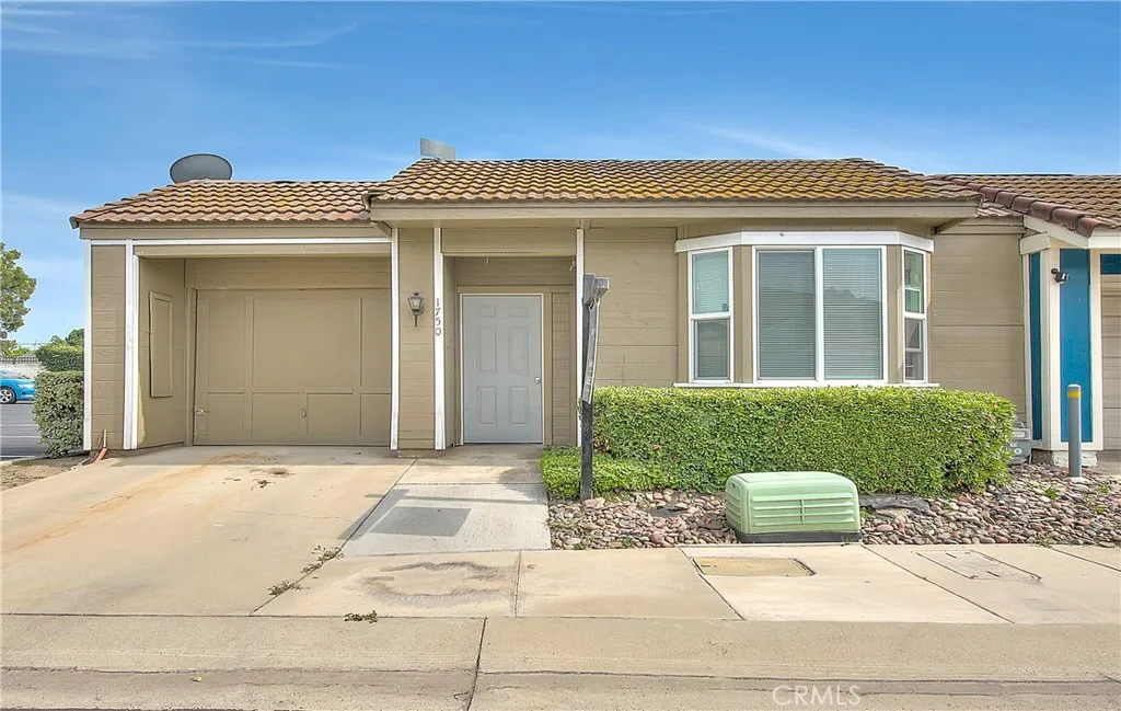 1750 Terrace Lane, Pomona, California 91768 home-pic-0